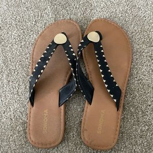 Sonoma Flip Flops. Black with Gold Emblem & Trim. M